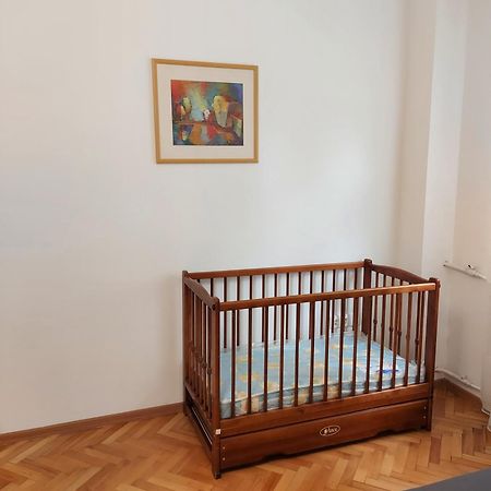 Appartement L&C- Location And Comfort In 2 Bdr à Sofia Extérieur photo