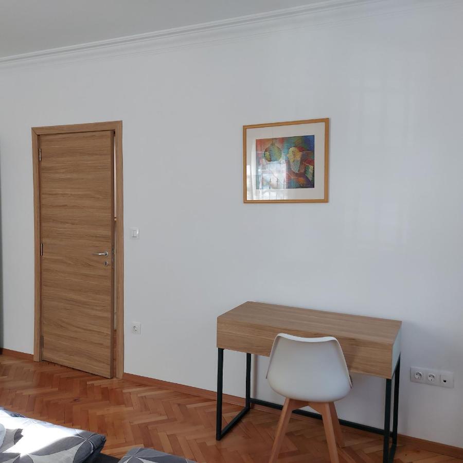 Appartement L&C- Location And Comfort In 2 Bdr à Sofia Extérieur photo